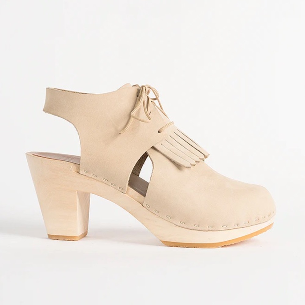 Size 37 Bryr Sofie Closed Toe Bootie in Cement